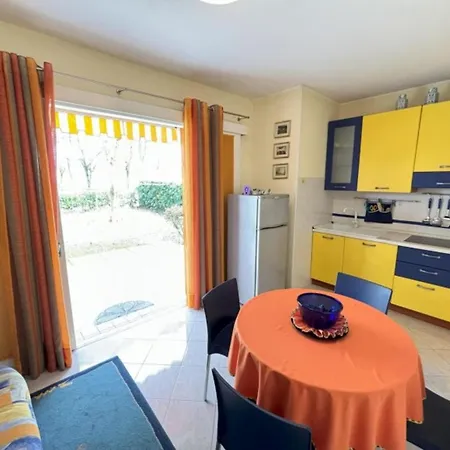 Spacious Flat With Private Garden Апартаменты *