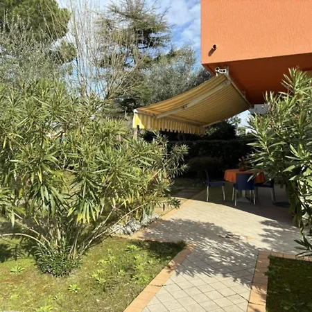 Daire Spacious Flat With Private Garden *