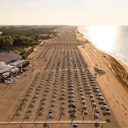 Spacious Flat With Private Garden Lejlighed