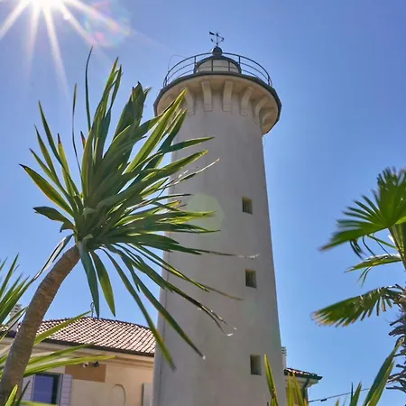 Spacious Flat With Private Garden Апартаменты