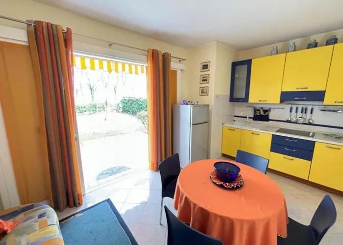 Spacious Flat With Private Garden Daire *