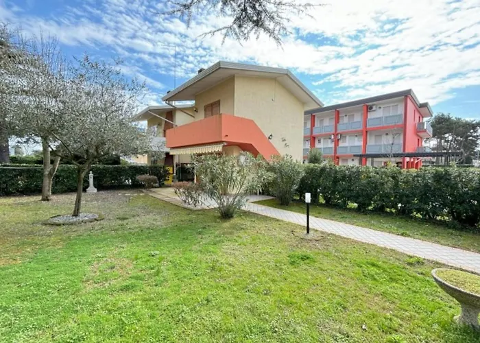 Spacious Flat With Private Garden Бібіоне