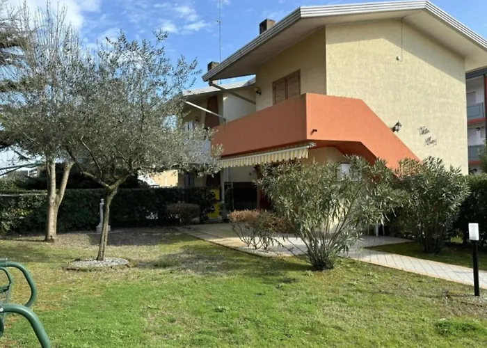 Spacious Flat With Private Garden Daire Bibione